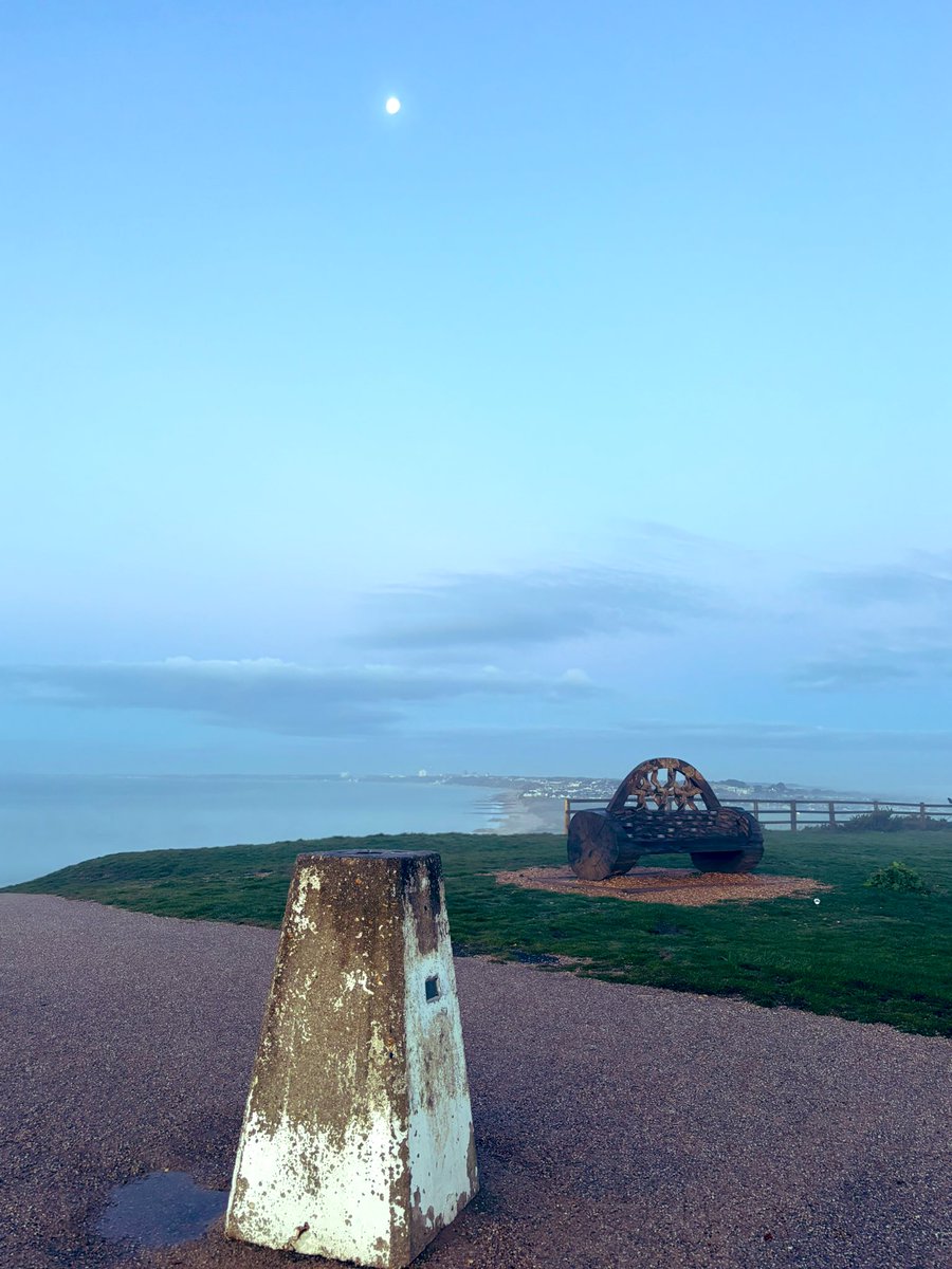Happy #trigpointthursday everyone 

#hengisburyhead
#dorset
