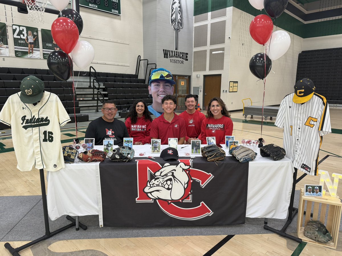 HachieBall1909's tweet image. 2025 Signing Day! Couldn’t be more proud of @Jaxrobinson11 (University of Texas) and @chase_pearrow (Navarro College). Both of these guys work so hard and deserve every bit of recognition and success they have! Congratulations!! @RBI_Club @WaxahachieISD @hachiesports