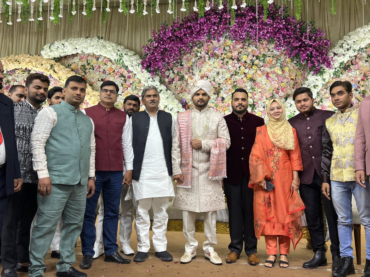 amitjnp76's tweet image. समाजवादी पार्टी के पूर्व मंत्री/ पूर्व विधायक आदरणीय श्री शैलेंद्र यादव ‘ललई’ जी के सुपुत्र श्री शिवेंद्र यादव जी के परिणयोत्सव समारोह में