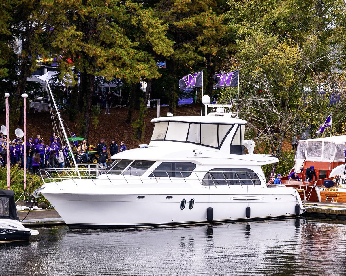 Husky Stadium tweet media