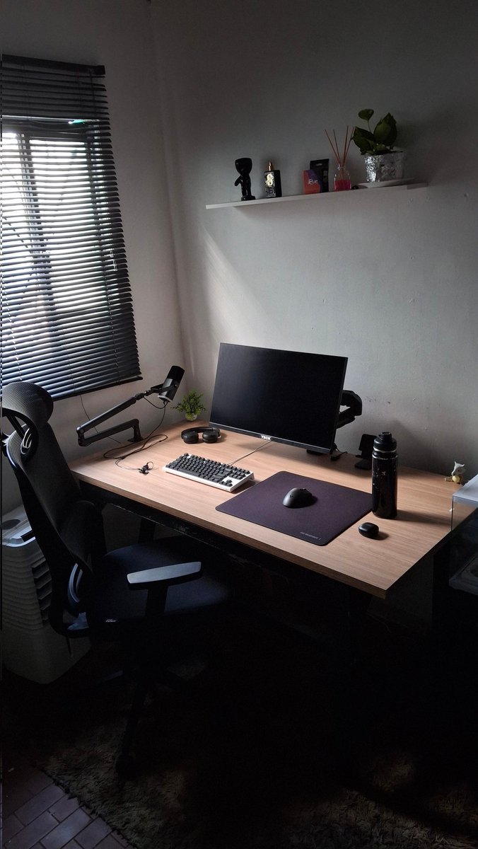 Clean setup🤍 #desksetup