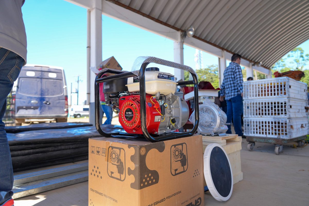 juliomenchaca_'s tweet image. Llevamos apoyo directo a las familias de la localidad de Hueyapa en Tlanchinol, con la entrega de equipos y suministros agrícolas, para impulsar la recuperación de la comunidad tras las lluvias.

#HidalgoUnido
#PrimeroElPueblo