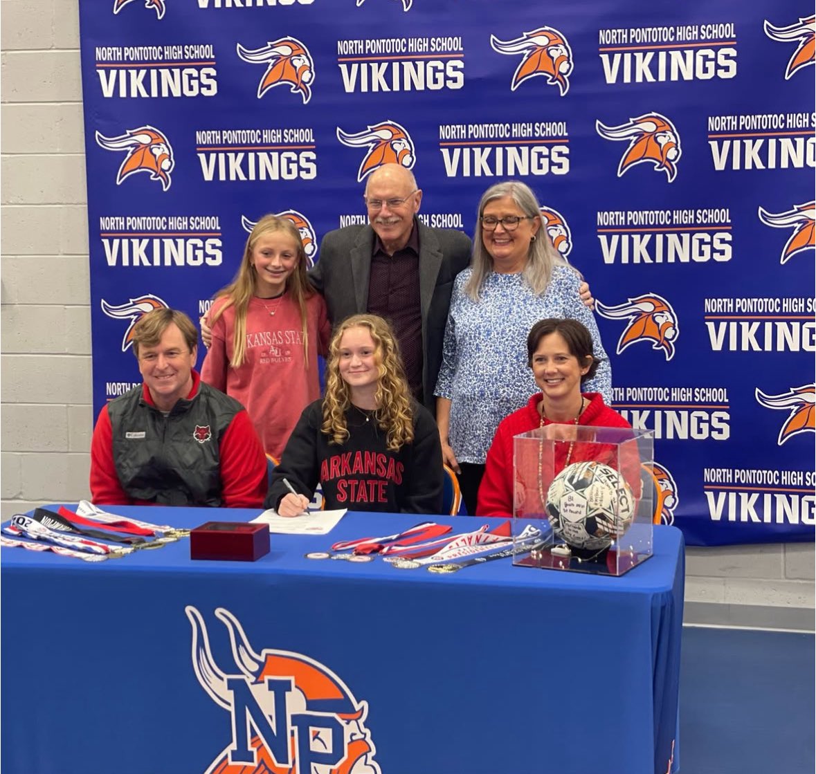 annecrotwell2's tweet photo. Officially a red wolf 🐺❤️ https://t.co/dptQtT3ymE