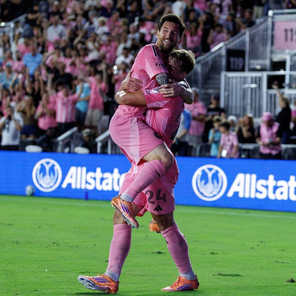 GriezmannPeach's tweet photo. Lionel Messi π celebrates goal during the MLS match versus Nashville. November 08, 2025.
#LionelMessi #InterMiami #Argentina
#Messi #MessiBooty #MessiAss #Booty #BriefLines https://t.co/cNvHCpklac