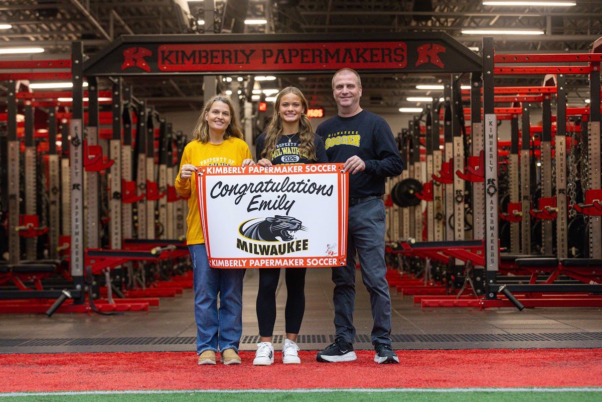 EmilyUrban's tweet photo. Made it Official!! 🖤💛 @MKE_WSoccer https://t.co/6y4790NnGi