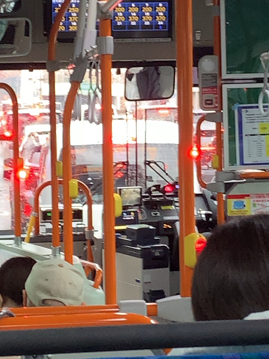 furu555's tweet photo. 渋滞のため通勤で１時間半を超えちゃっています🚌産業道路マジやばい… https://t.co/5aYF260dzi