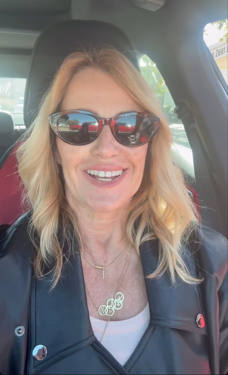 Hoy es el cumpleaños 64 de la primera perfecta de la historia. 

<a href="/nadiacomaneci10/">Nadia Comaneci</a> y su historia inmortal sigue emocionando con cada 10. Happy B Day ! Nadie como Nadia