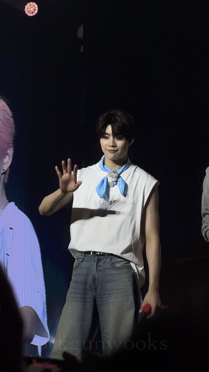 prkgunwooks's tweet image. one day                      or                            day 1