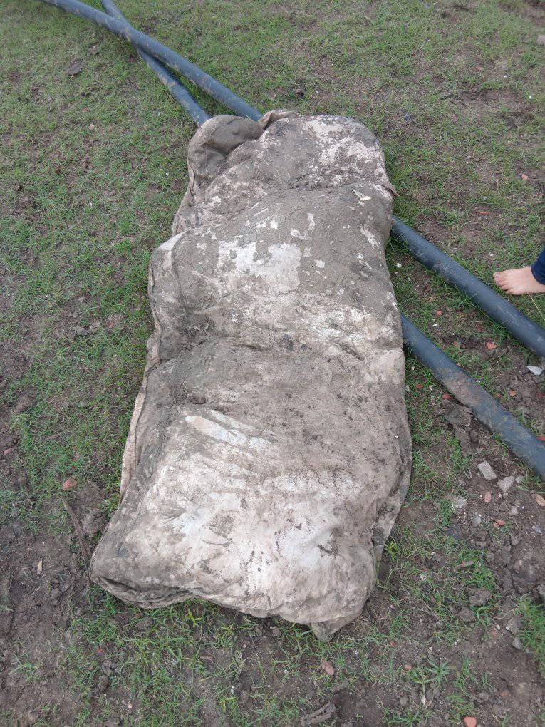 diariodecuba's tweet image. VISTO EN REDES | #SOSCuba: Así duerme una anciana #cubana en #RíoCauto tras dos semanas del paso del #HuracánMelissa. Su nieta, Camila González, denuncia en Facebook que las autoridades locales no han ido a preocuparse por la población, y que la situación de su abuela no es…