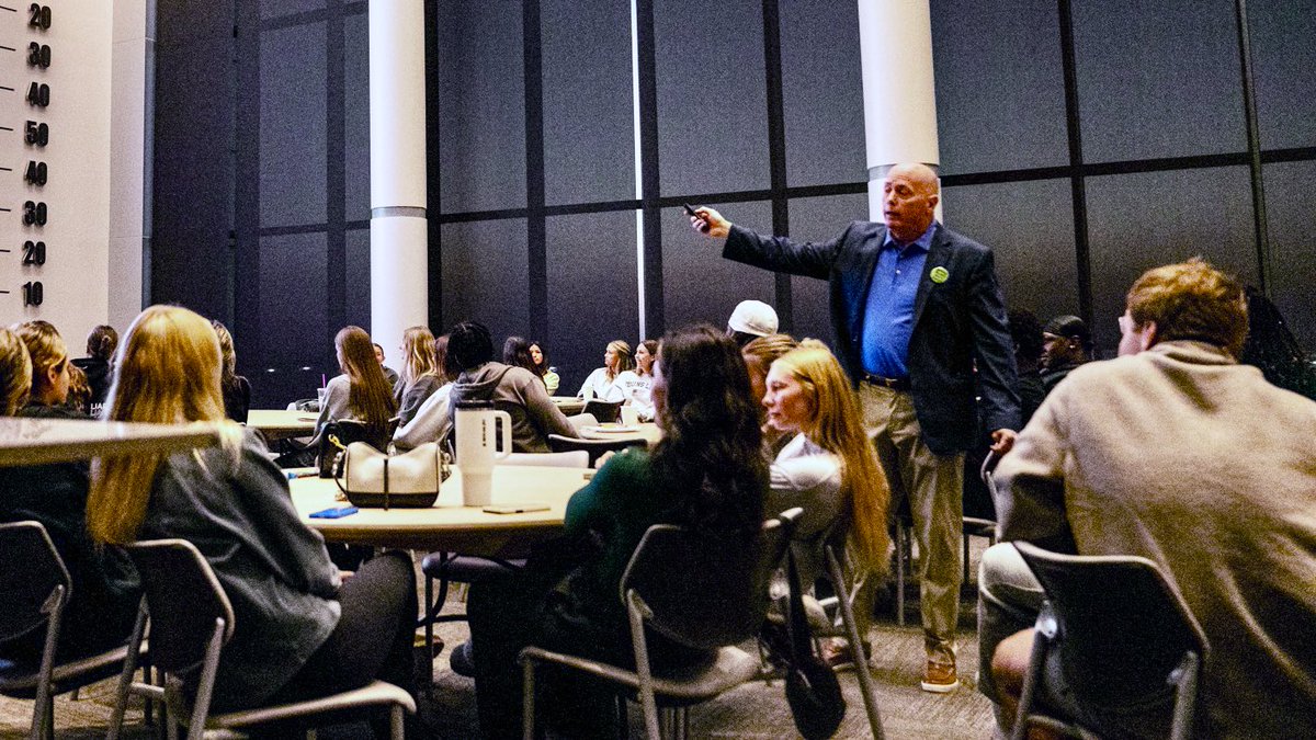 UNT_ELEVATE's tweet photo. Our Mean Green student-athletes investing in their minds and building financial confidence with Financial Literacy Coach, Eric Smith! 🧠💰 
 
#UNTElevate x #GMG 🟢🦅 https://t.co/qQWkQ5JSUY