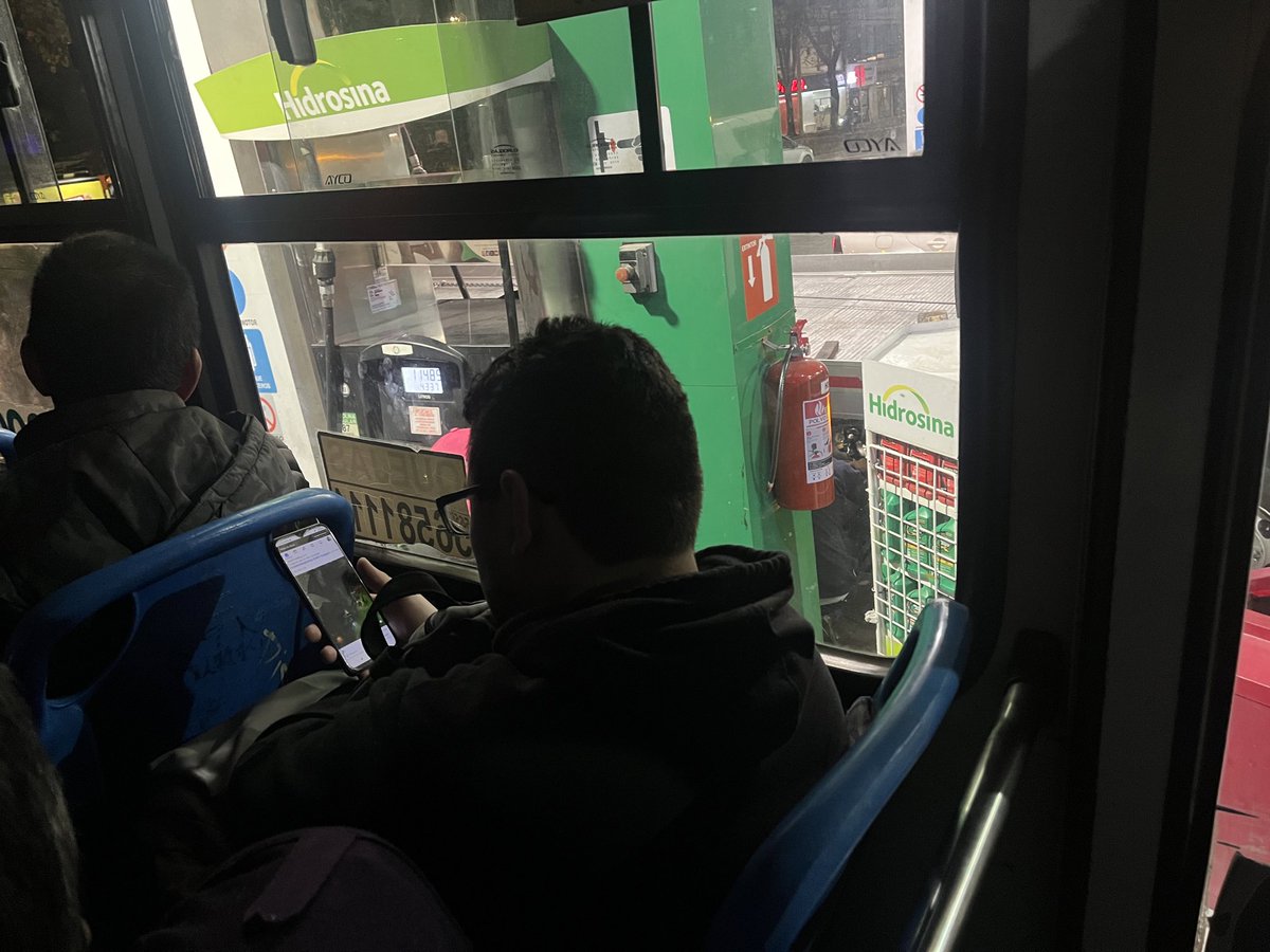 Esta unidad de transporte público que sale de D.R. vertiz a la alcaldía Álvaro Obregón se detuvo a cargar gasolina antes de llegar al wtc, piden aumento de pasaje pero no mejoran sus unidades y mucho menos sus conductores <a href="/C5_CDMX/">C5 CDMX</a> <a href="/ClaraBrugadaM/">Clara Brugada Molina</a> <a href="/LaSEMOVI/">Secretaría de Movilidad CDMX</a> <a href="/AlcaldiaBJ/">AlcaldiaBJ</a>