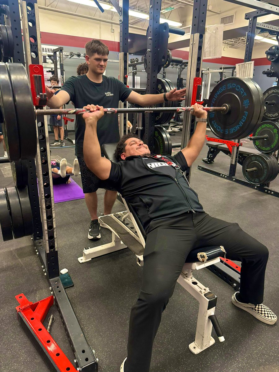 @HANKS Cross and Track tweet media