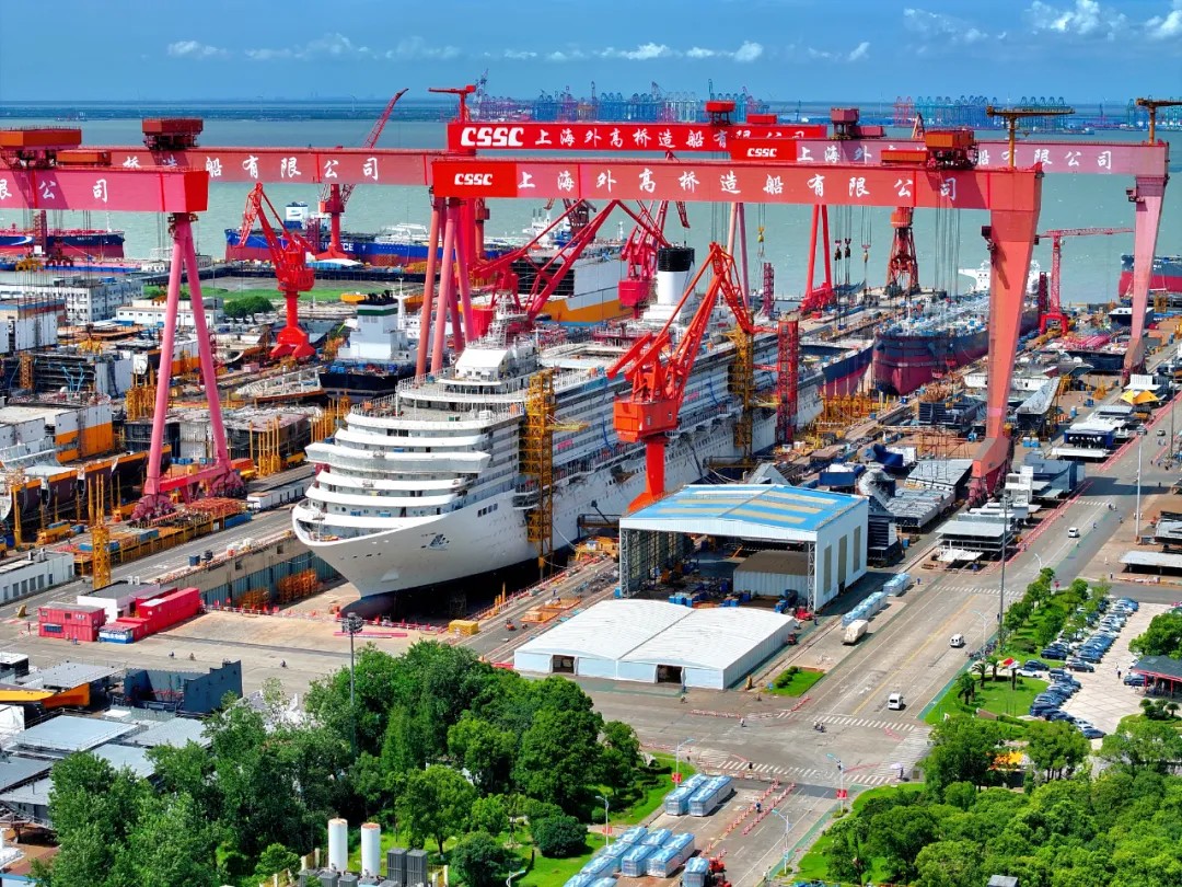 China's second domestically built large cruise ship, Adora Flora City, is now more than 86% complete, with construction progressing swiftly in Shanghai.
The 141,900-tonne, 341-meter-long vessel features a 16-story upper structure and can accommodate 5,232 passengers when fully