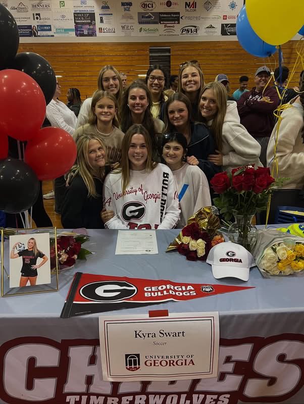 LadyTWolves's tweet image. Congrats to our very own, Kyra Swart, on signing with the Georgia Bulldogs to play collegiate soccer and to continue her academic and athletic career!! 🐶
We are so proud of you Kyra!!

#GoTimberWolves #EyesUp