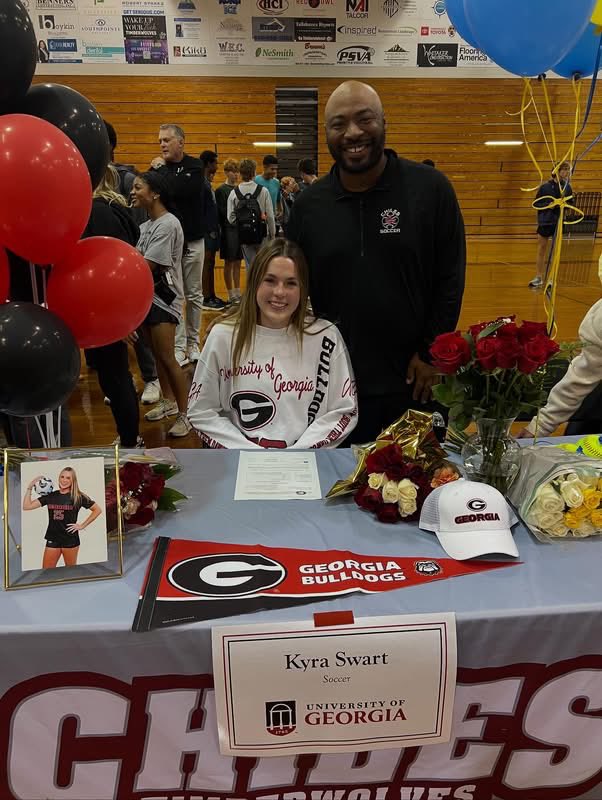 LadyTWolves's tweet image. Congrats to our very own, Kyra Swart, on signing with the Georgia Bulldogs to play collegiate soccer and to continue her academic and athletic career!! 🐶
We are so proud of you Kyra!!

#GoTimberWolves #EyesUp