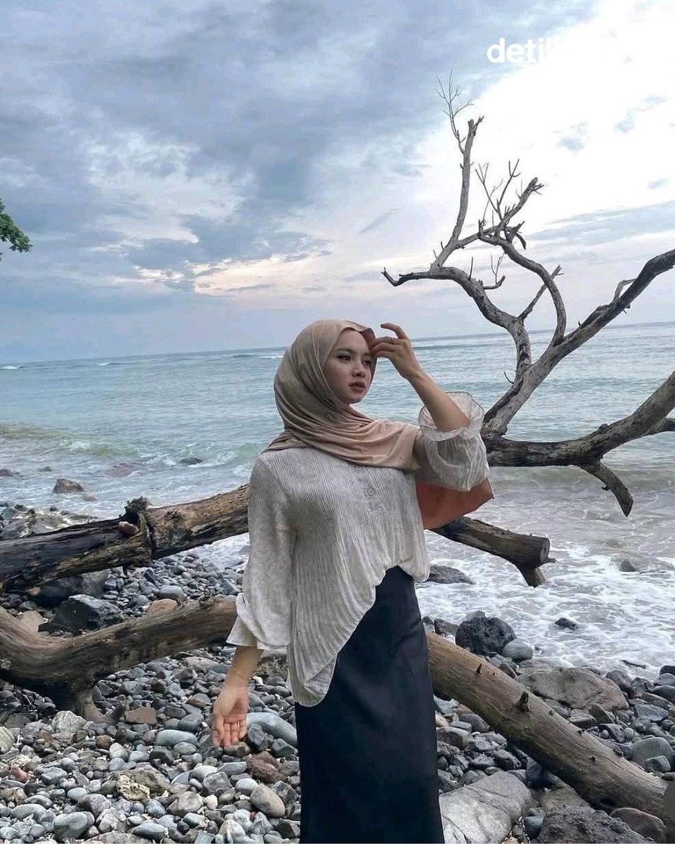 Thumbasho's tweet image. Sister hong berjilbab😲
#sisterhong
#mua #lombok
#pedofil