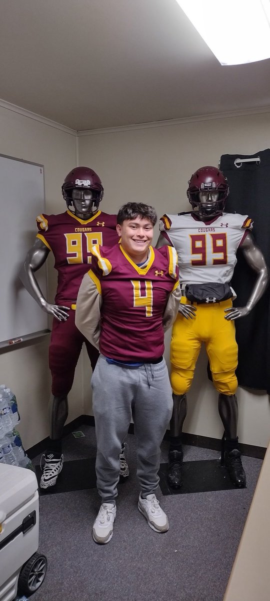 mo_walkingstick's tweet image. Thank you @Coach_Gehlen for inviting me to a gameday visit this weekend. Had a great time and got to watch @UMMFootball win on Senior Night. Also had a great meeting with the coaching staff and got to learn more about the program
