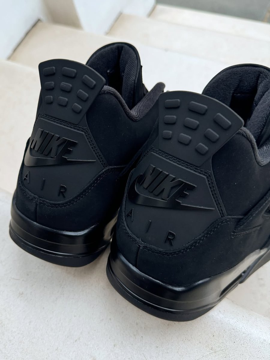 JustFreshKicks tweet media