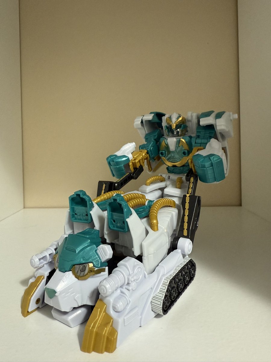Tonict97186's tweet photo. Introducing the Final MiniPla set from No.1 Sentai Gozyuger with set 04 being Goodeburn and Bearkuma 50 and the Tega Sword Whiteburn
#Minipla #supersentai #TrendingNow #Gozyuger https://t.co/doGvjCGgy9