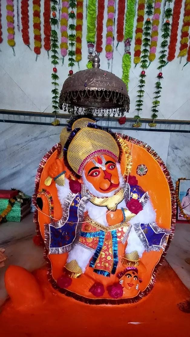 🙏 जय श्री राम 🙏
🌹दिन की शुरुआत प्रभु दर्शन से🌹
श्री कबाडा हनुमान मंदिर, धार, MP. में विराजमान श्री हनुमान जी महाराज के दिव्य दर्शन। प्रभु की कृपा से आज का दिन शुभ एवं मंगल मय हो। श्री सीतारामजी महाराज सबका कल्याण करे।
🙏सुप्रभात🙏