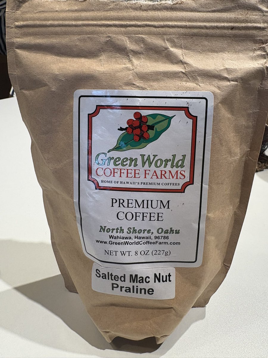 VyPYv6InEl73945's tweet image. ハワイ土産のコーヒー飲ませて貰ったけどフレーバーコーヒーめちゃウマ！Amazonでも取扱ないから別のサイトで調達する予定