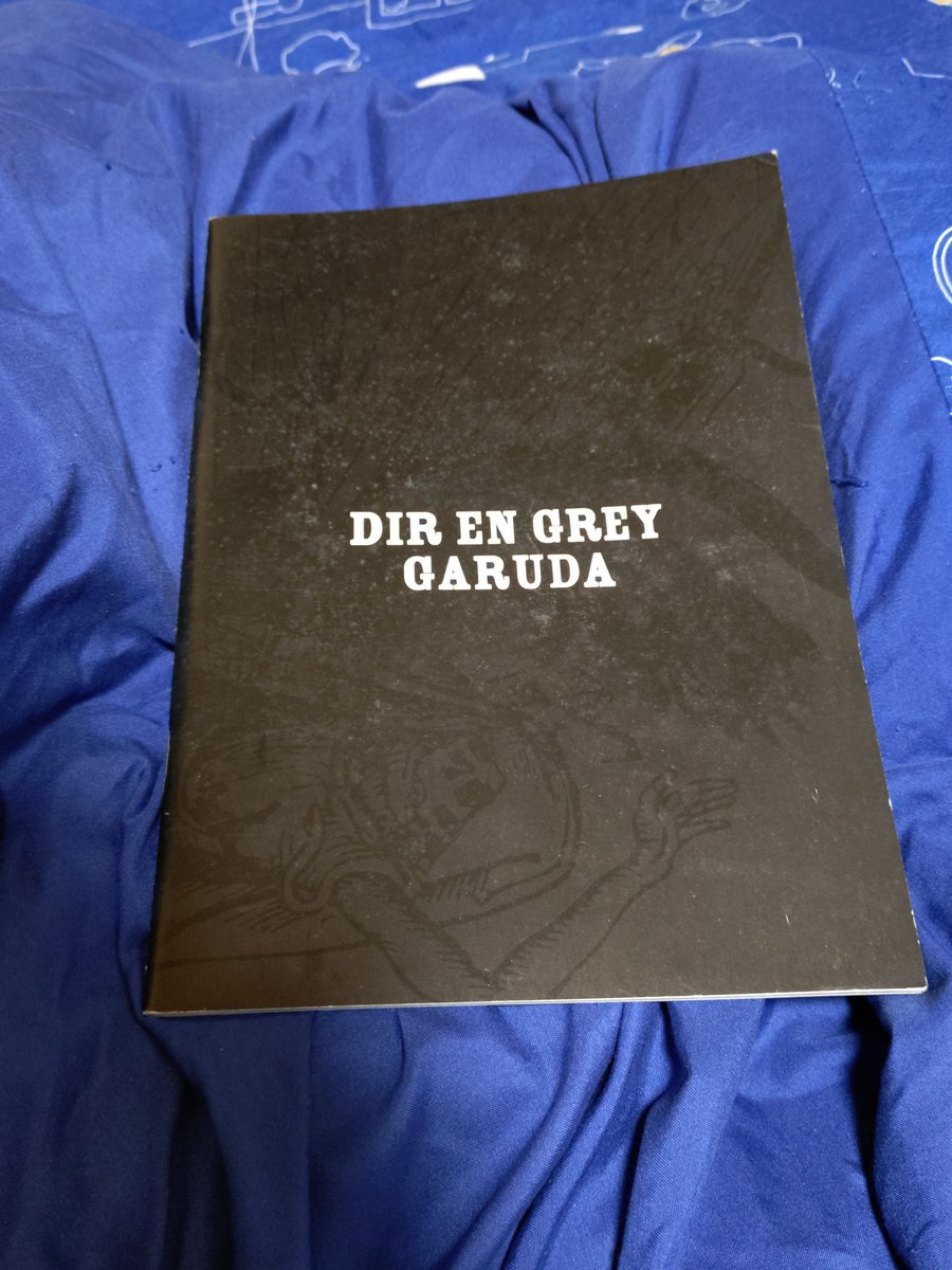 red_malice's tweet image. #DIRENGREY
#UROBOROS
1日過ぎたけど発売して数余年。VINUSHKAとRED SOILの化け物じみた歌唱力＆演奏に圧巻しアルバム1枚全曲が濃厚なストーリー小説を読んだような充実感！関連のパンフ＆解説本も出てより世界観が深まる😂
蜿蜒のこれからのツアーで徐々に再びやらないかな🤔