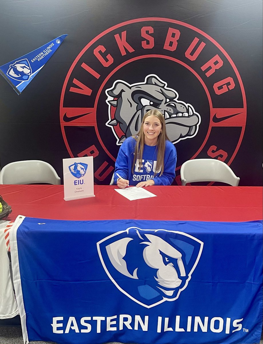 🖋️Signed!
Multi-sport standout Kayla Chisholm makes it official - she’s headed to <a href="/EIU_Softball/">Eastern Illinois Softball</a> to continue her softball career! Big-time talent. Even bigger work ethic.
Proud of you, Kayla! 
#BulldogsUnited #GoPanthers #EIUBleedBlue