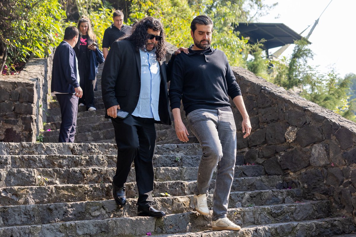 El presidente del Club Universidad Nacional, Dr. Luis Raúl González, recibió con gran entusiasmo a René Higuita, y pudieron charlar e intercambiar puntos de vista sobre el futbol. ⚽️ 
El mejor portero en la historia de 🇨🇴 Colombia y leyenda del futbol mundial 🧤 hizo un recorrido