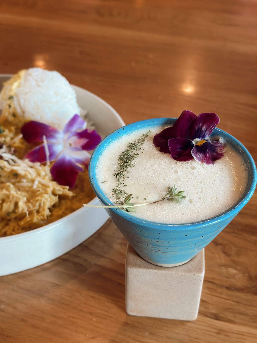 VisitNovato's tweet image. Elevate your cocktail experience at Ayawaska Hilltop in Novato! Enjoy vibrant Peruvian-inspired drinks and stunning views that make Happy Hour feel like a getaway. Perfect for date nights or catching up with friends! #visitnovato ow.ly/aOzS50XnYZl