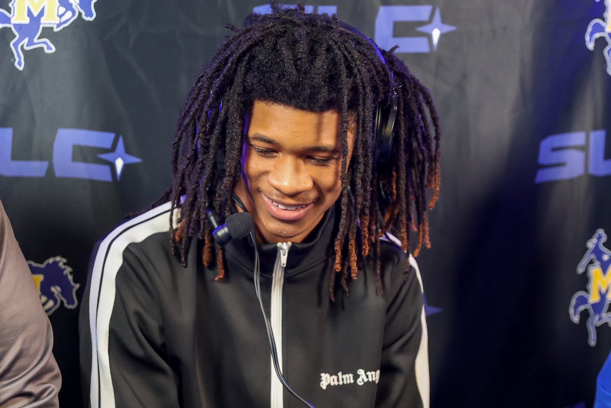 A little hoops talk with Coach Armstrong and Ty 💬

🎥 shorturl.at/onSuy

#GeauxPokes | #BayouBandits