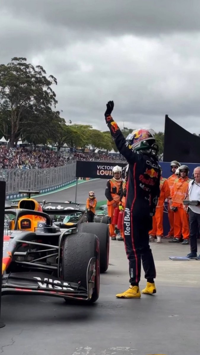 fontes_mel's tweet photo. uma saudade!!! #f1 #gpsp https://t.co/Eox3pn6X5p