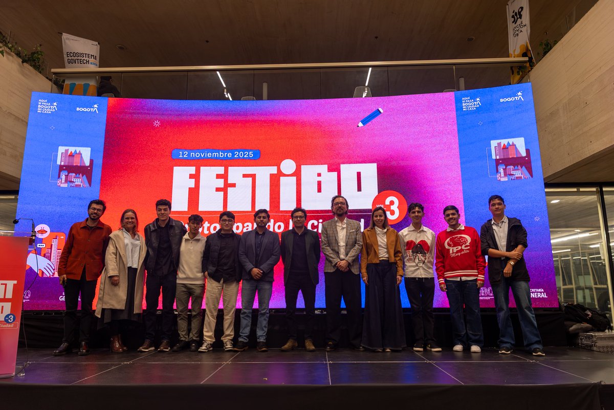 RenoBo_Bogota's tweet photo. 🎉 ¡Hoy celebramos el talento joven que imagina una Red CADE más cercana para Bogotá!
En la premiación del concurso #ChallengeCADE, liderado por @Renobo_Bogota y @GobiernoBTA, reconocimos las mejores ideas para transformar estos espacios para la atención a la ciudadanía. 🧵👇 https://t.co/TGwEEtyY3m
