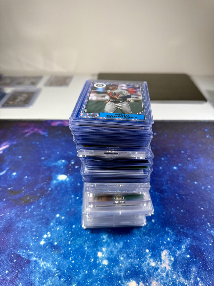 A thread that no one asked for but…

As I put together a new binder I wanted to make a thread of some cards I own

👇

cc: <a href="/SaratogaSlabs/">Alex M</a> real collector moment here