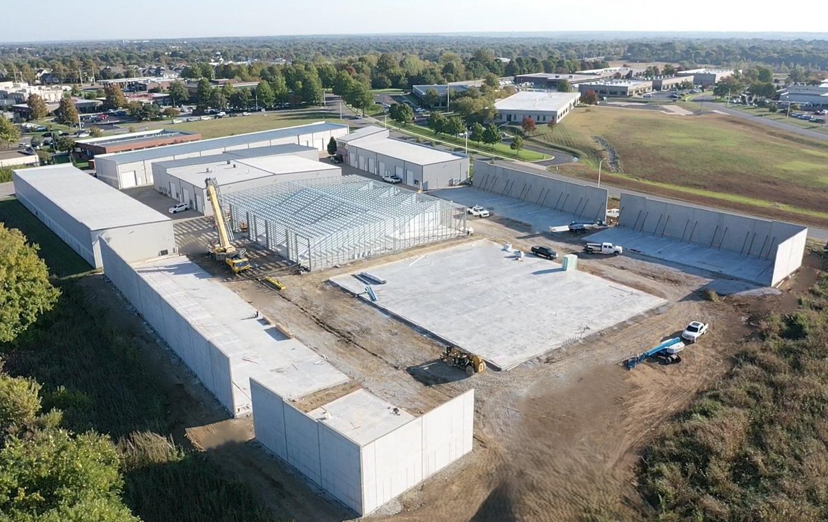 ForgeBuildingC1's tweet image. Forging ahead in Kansas on this impressive 6-building storage condo facility spanning over 63,000 sf and offering around 40 units.  Forge engineered the steel structure for this project and integrated concrete tilt-up walls to seamlessly match the existing phase. Let’s chat!