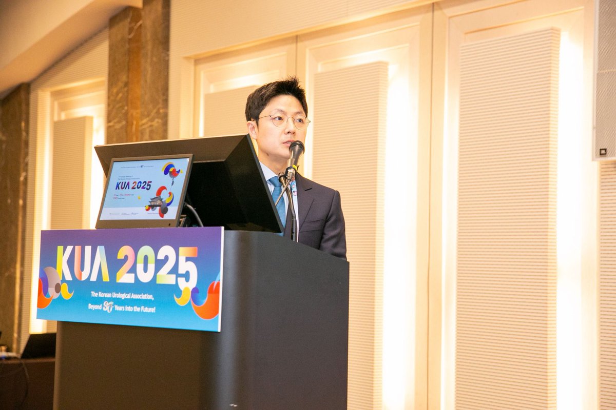 From fluid dynamics to real-world surgery — shared my experience with #suction UAS at the #KUA2025 Plenary session.
Pressure, flow, and precision — small changes that make a big difference in stone surgery. Thanks to <a href="/kmoretry/">Sung Yong CHO</a> , #FANS, #endourology, #RIRS, #AUSET.