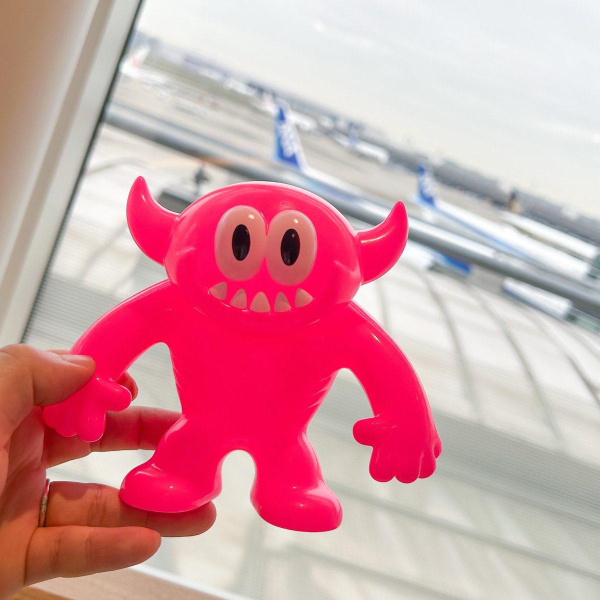 ちなみにですが、この蛍光ピンクのガブくんは11月20日-24日に恵比寿のアメリカ橋ギャラリー様で開催する個展限定カラーであって台湾では販売がございません。つれていくだけです。(まぎらわしい)