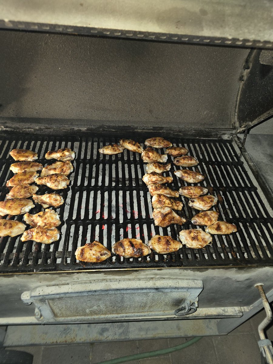 grrouchie's tweet photo. We buy the 8 pound package of wings from Costco and there usually aren't leftovers.
I finished the first half of the wings and took them inside.
Half way through cooking second half everyone basically had the first batch gone.
#GrillDad #BBQ #Wings https://t.co/z4l83upwla
