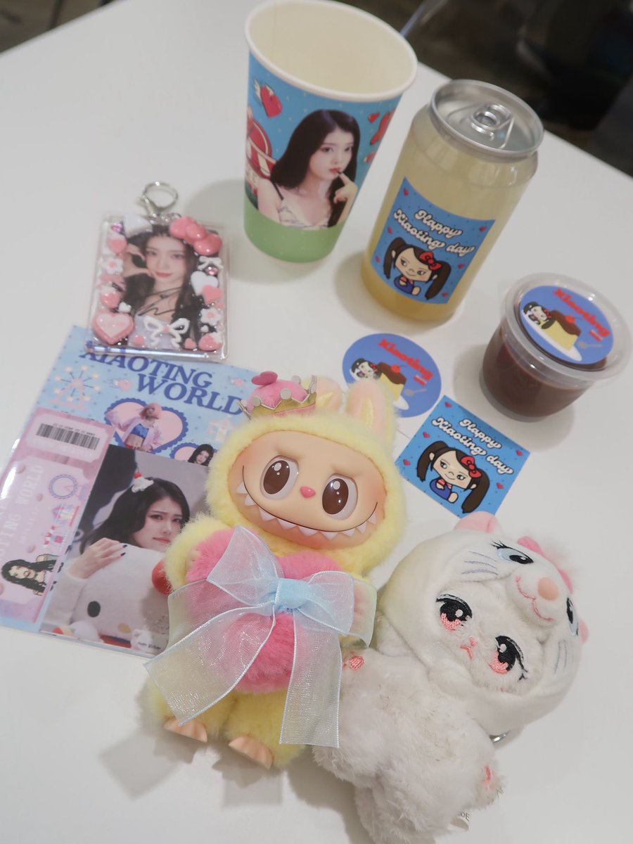 shiho1ian's tweet photo. キティちゃんいっぱい𑁊^. .^𑁊 ྀི🎀
🇯🇵お友達が大好きなシャオティンのために
長い時間をかけて作った
最高に可愛い空間でした🎡💕
本当におつかれさま🎂✨

#XIAOTING_WORLD 
#Kep1er #XIAOTING #샤오팅 #沈小婷 #シャオティン https://t.co/blZLFIYcgs