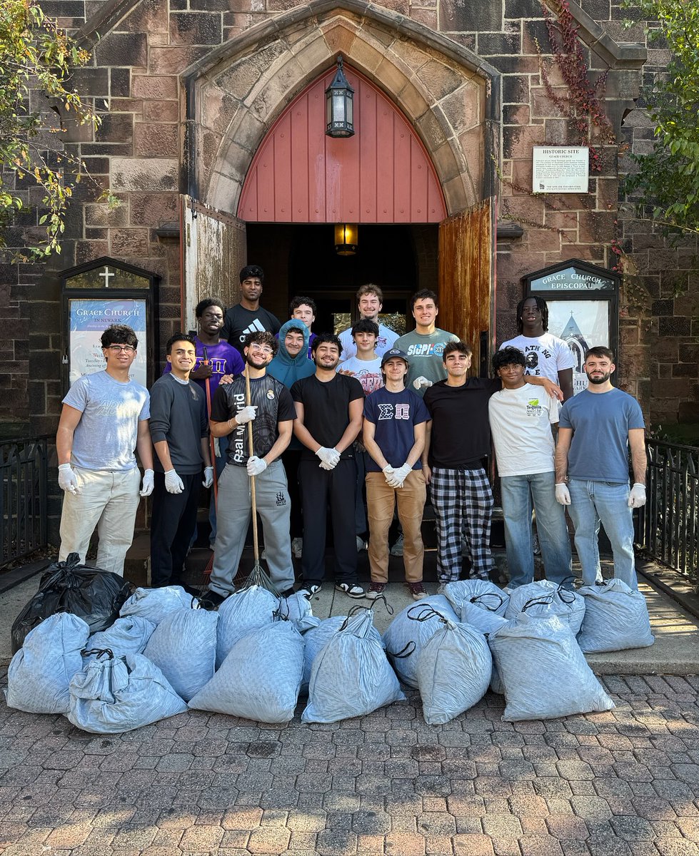 SigmaPi's tweet image. Make an impact in your community! The brothers of Alpha-Mu Chapter at NJIT spent the weekend cleaning up the landscape at the local Grace Church in Newark. #FindYourPurpose