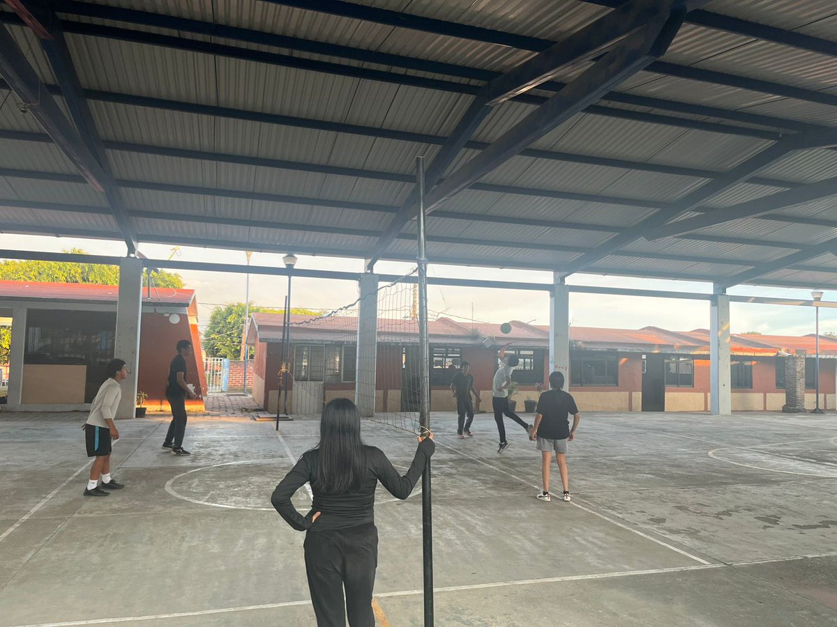 edo_morelos's tweet photo. Se forma una nueva etapa de adolescentes deportistas en voleibol del municipio de tlalnepantla Morelos. Tiene por nombre Halcones junior juvenil 🏐. Se suman al #semaforodeportivo 🟢🟡🔴 de la @FAHHdeporte 
@sbrsusana https://t.co/RBhCrdj7Nr