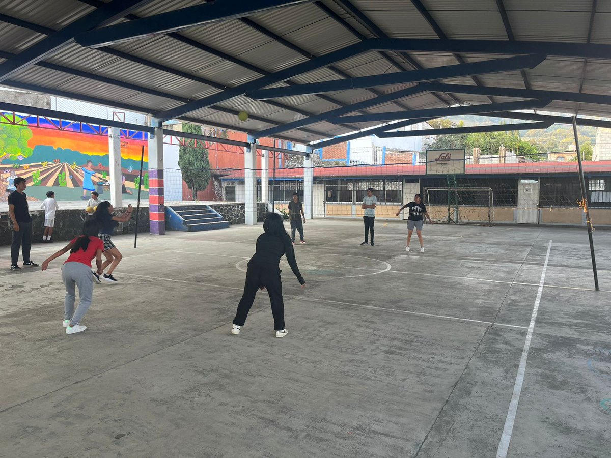 edo_morelos's tweet photo. Se forma una nueva etapa de adolescentes deportistas en voleibol del municipio de tlalnepantla Morelos. Tiene por nombre Halcones junior juvenil 🏐. Se suman al #semaforodeportivo 🟢🟡🔴 de la @FAHHdeporte 
@sbrsusana https://t.co/RBhCrdj7Nr