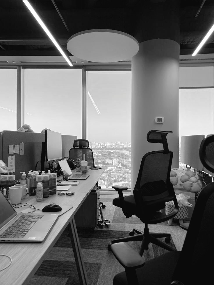 UNlVERSESS's tweet image. ️️
Setelah beberapa hari tidak mencium aroma laptop dan komputer, sekarang tercium lagi.

Semangat rabunya 🖤

📍 𝑻𝑵 𝑻𝑶𝑾𝑬𝑹, 𝑷𝑰𝑲 𝑱𝑨𝑲𝑼𝑻

 ️️