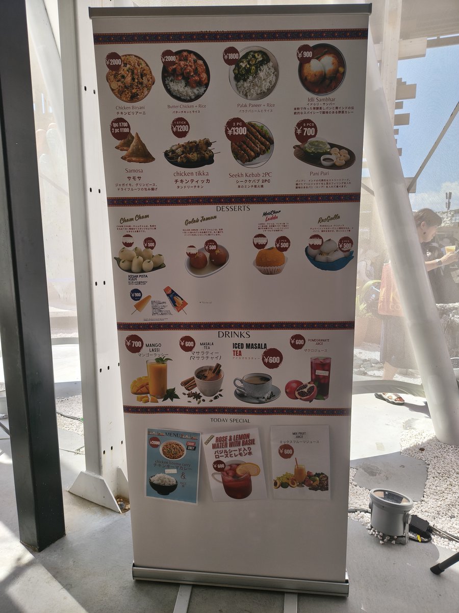 BHARAT_NIHONGO's tweet photo. 🇮🇳 #バーラト館（インド）

🍛あの感動をもう一度！🥰

大人気だったインド料理のテイクアウトを提供していた、こちらのフードトラックの次の行き場が決まっていないそうです。

そこでひとつの案として…🤔

もし、夢洲駅の東ゲート前で復活した場合
「食べに行きたい！」はいいね💓
「実現させたい！」はリポスト🔁して拡散してください！

皆様のお気持ちが実現への力となります💪
たくさんのご参加をお待ちしています🙇

📝フードトラック活用アイデアも募集します！
ぜひコメント���にアイデアを投稿してください！
ハッシュタグは #ビリヤニ復活プロジェクト でお願いいたします！

#インドパビリオン #インド館 #インド #バーラト #大阪・関西万博2025 #Expo2025 #ヨガ
@expo2025_japan