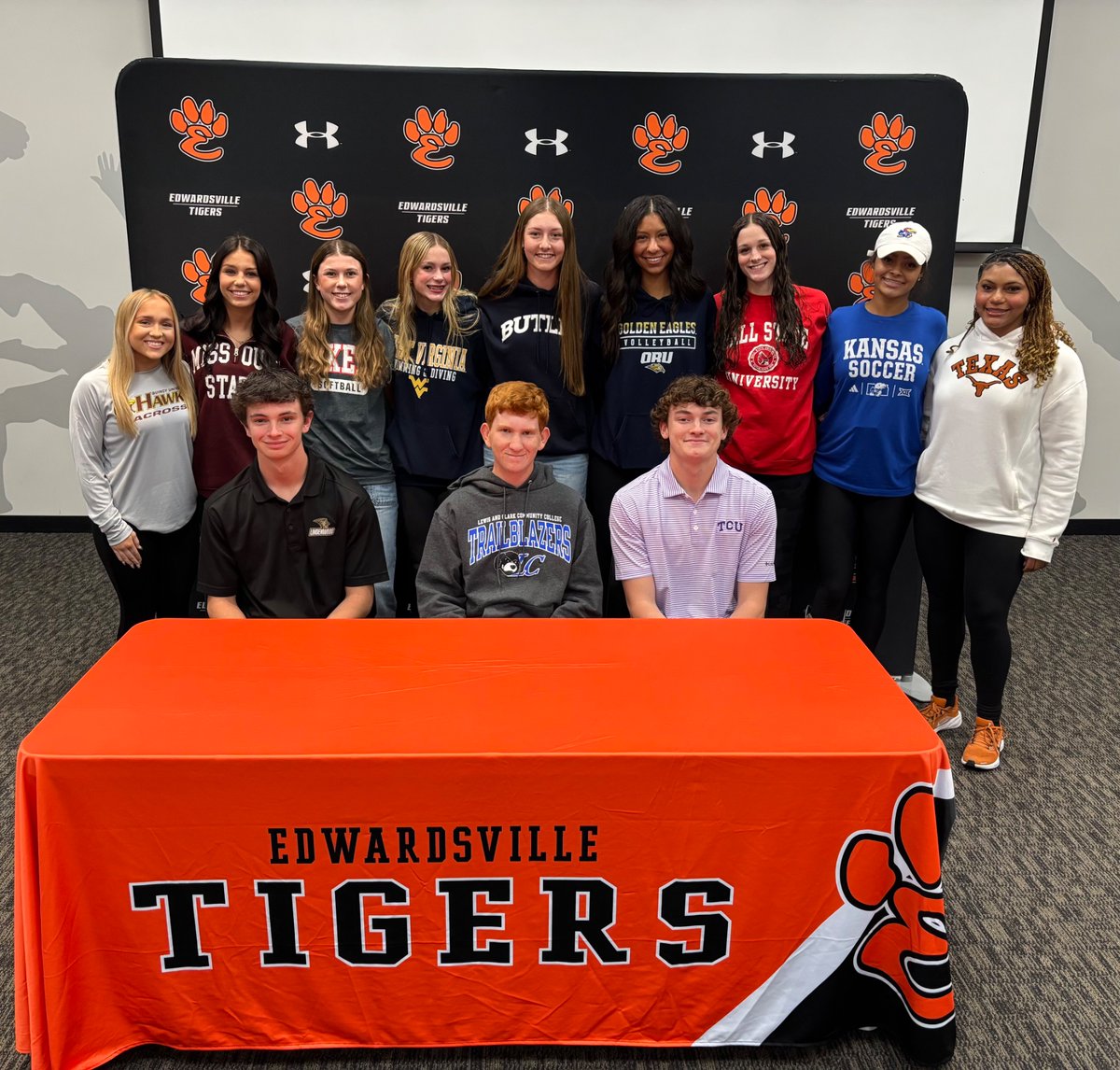 EHS_Softball_'s tweet photo. Congratulations to @remiwerden, @GraceOertle, and all the other EHS athletes who signed tonight! https://t.co/mSoJmeyA0L