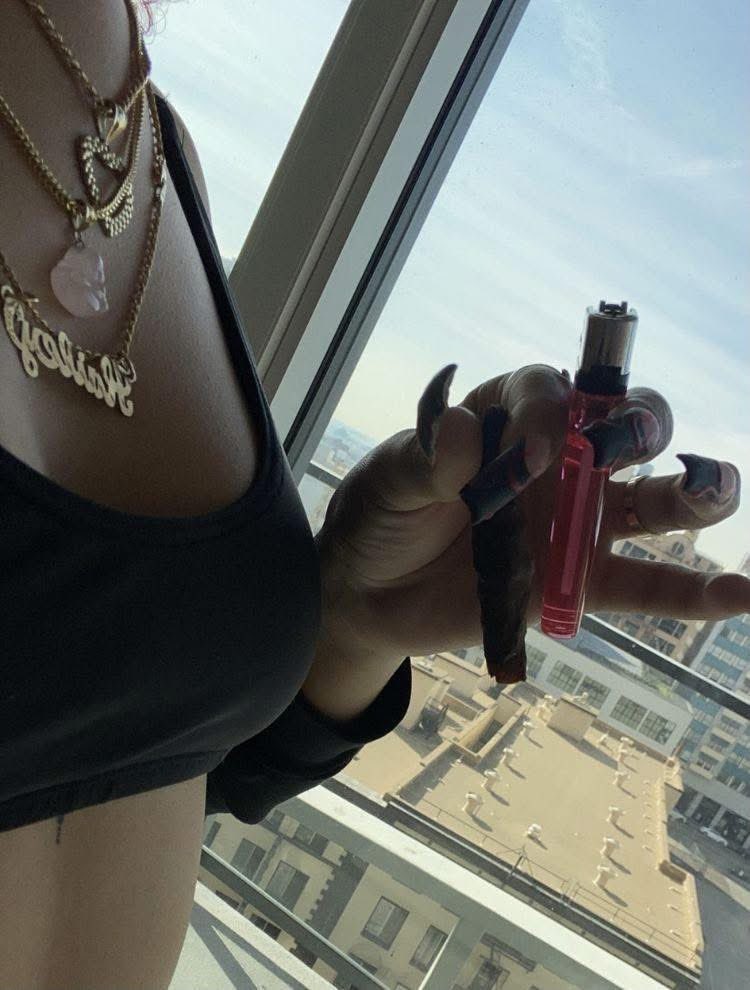 layxsnv's tweet photo. I light it up and let it go 🔥 https://t.co/L9WJDQbz7Q