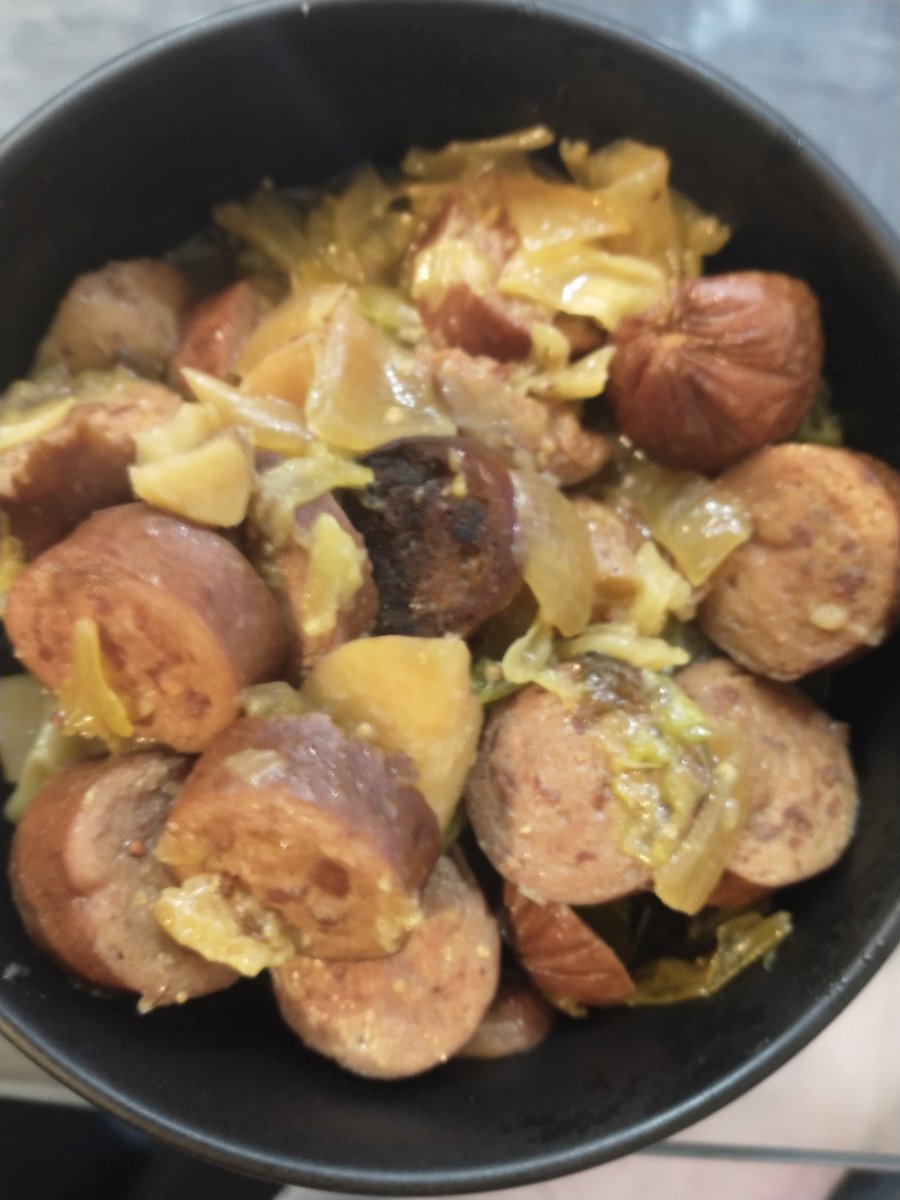 LGBT_Yenta's tweet image. #Kielbasa &amp;amp; #Cabbage,with #ChocolateChip #Pumpkin muffins for dessert! 

#Foodie #HusbearMaterial