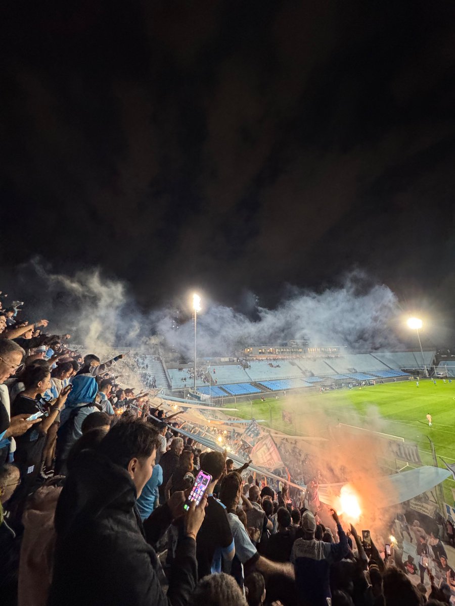 Cómo siempre la gente dando el espectáculo Racing querido 🩵
#RacingCba