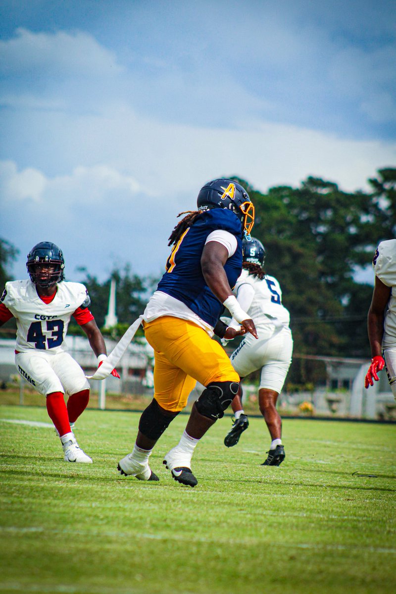 kendaljackson_'s tweet photo. Blessed to have a strong season and finish 9-1. Check my film out!!! I’m a Dawg!!
6’4 305
2.64
Dec Eligible
0 Sacks Given Up!!

https://t.co/4kkzl99TFO https://t.co/7BEcnfzcrJ