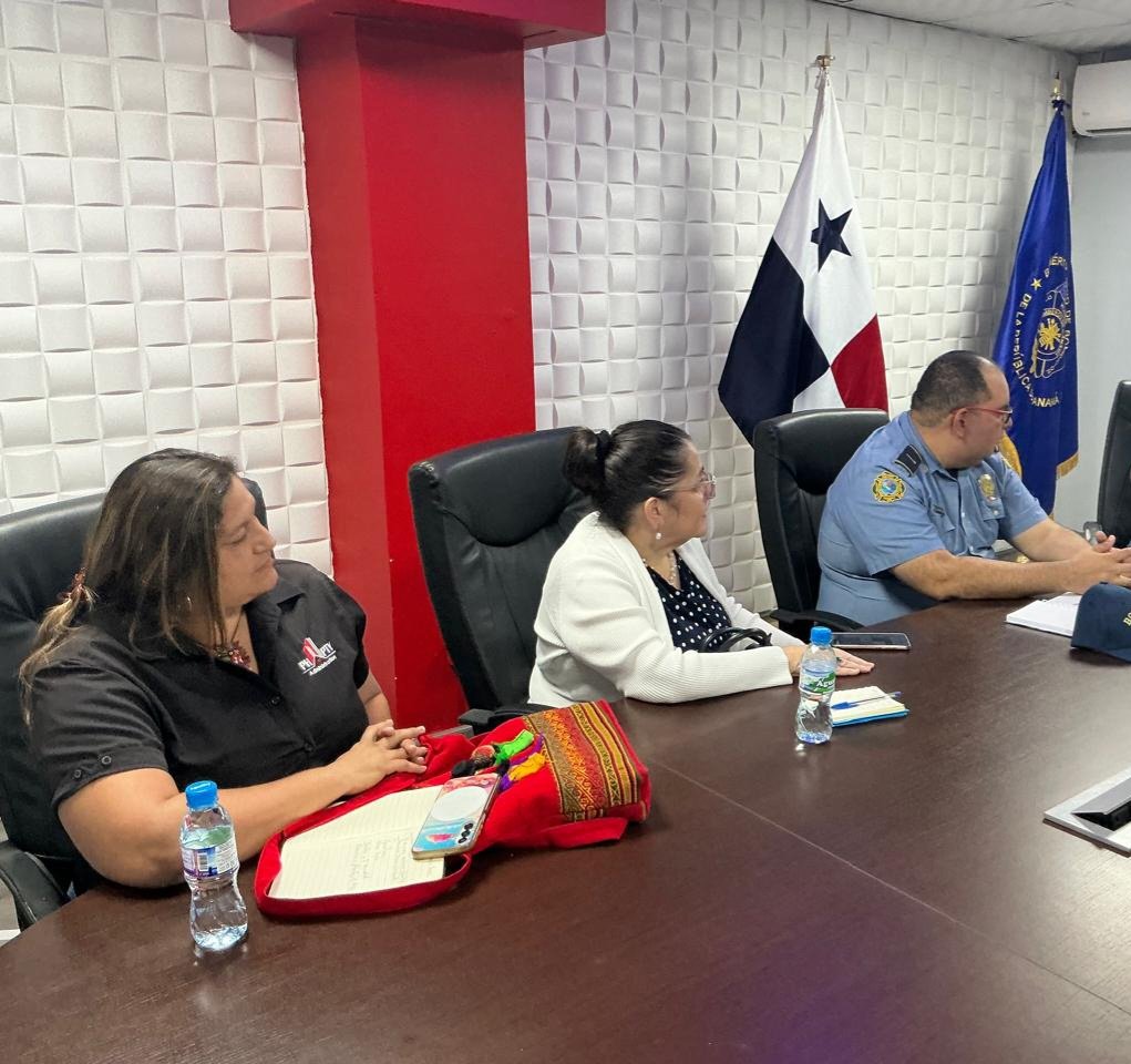 BCBRP's tweet photo. El BCBRP lanzó la campaña #HogaresSeguros, parte de la estrategia “Bomberos en tu comunidad”, una acción permanente para reforzar la prevención y la seguridad en hogares panameños. 🏘️🔥
#BCBRP #Prevención #GasSeguro #BomberosDePanamá https://t.co/tTGFTdkmm5