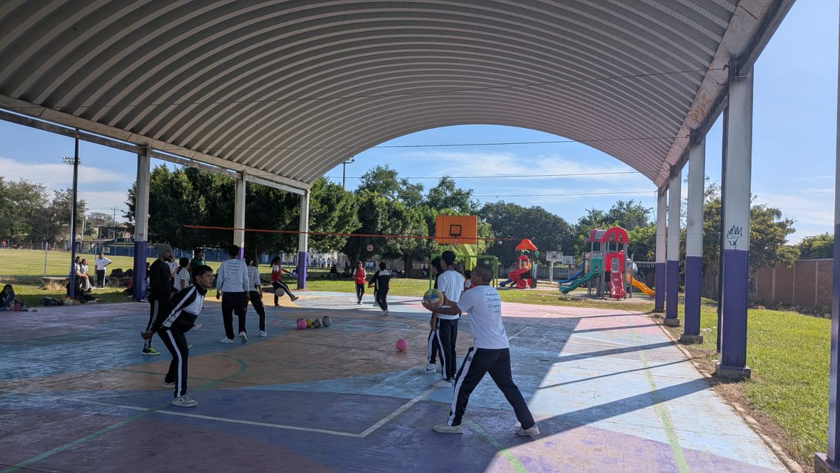 193CbtaMorelos's tweet photo. Seguimos promoviendo la activación física con nuestros alumnos Yautepec Morelos 
#semaforodeportivo
@FAHHdeporte 
@sbrsusana 
@edo_morelos https://t.co/rgrwIgRHzN